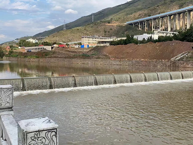 鋼壩閘門-揚(yáng)州楚門機(jī)電設(shè)備制造有限公司